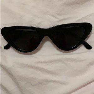 Black cat eye sunnies